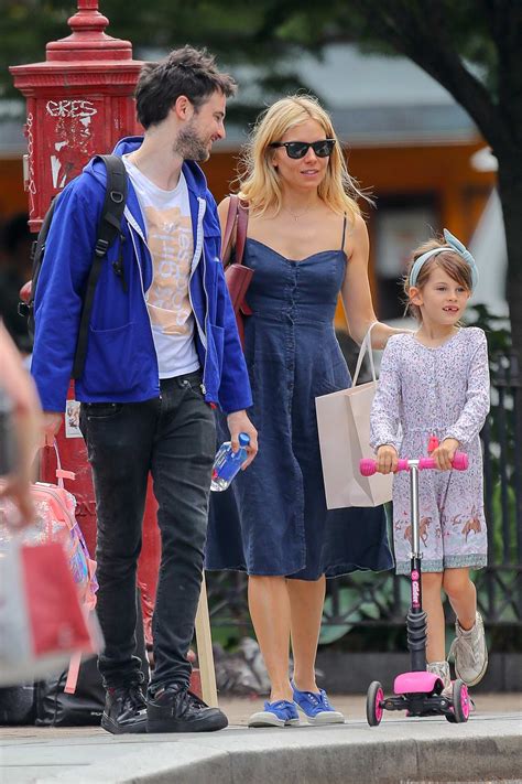 tom sturridge sienna miller daughter